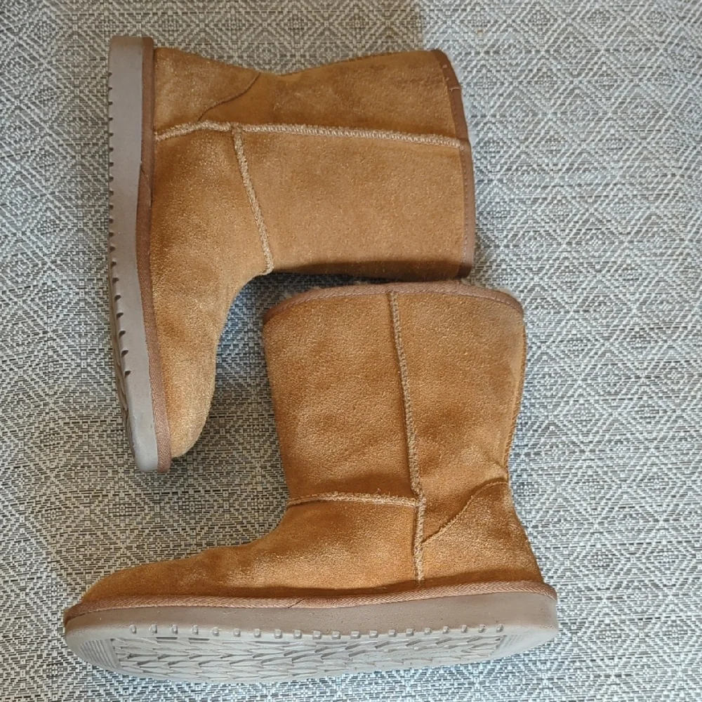 UGG Short Chestnut Suede Boots With Plush Lining